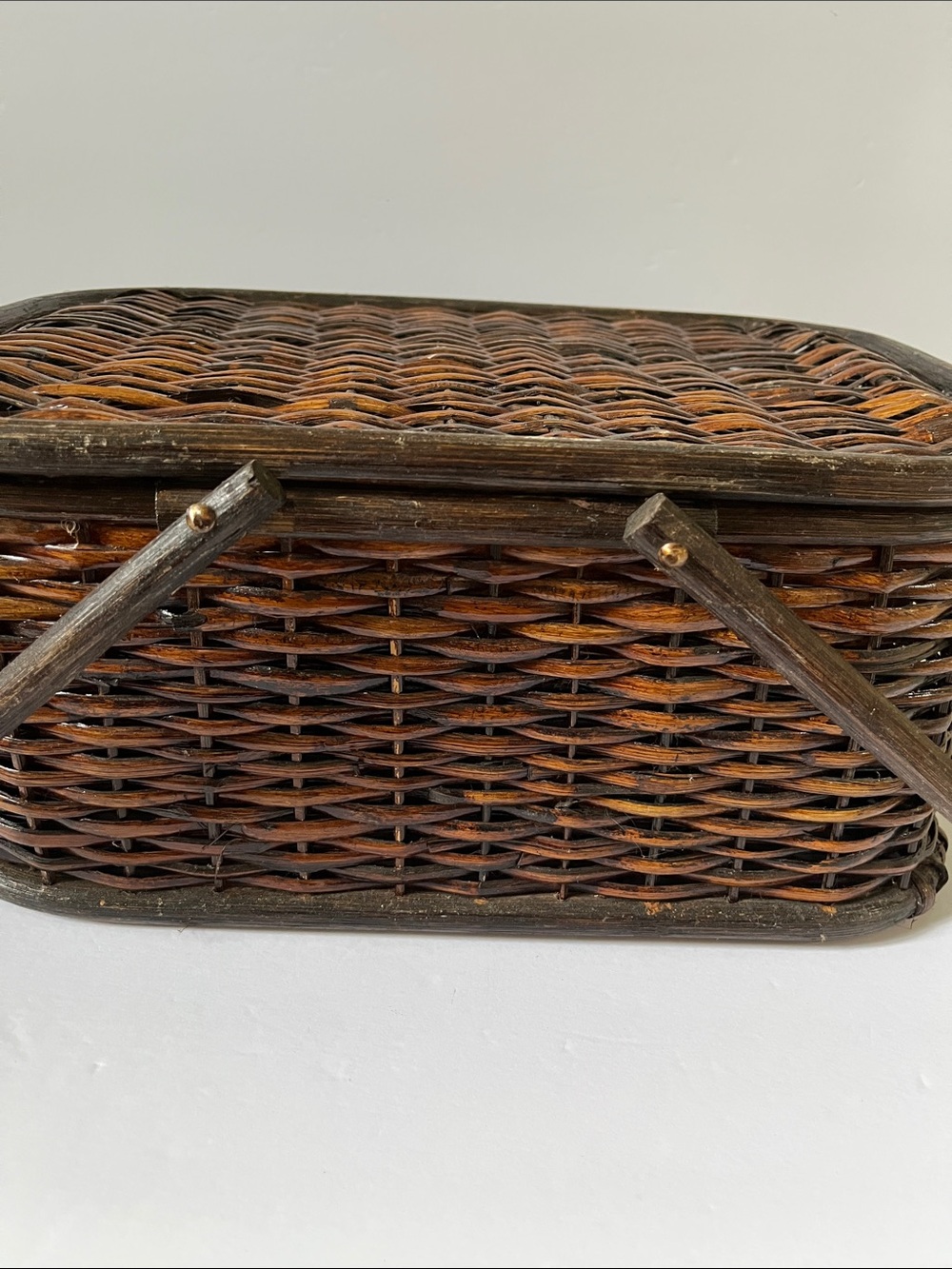 Vintage Woven Wicker Picnic Basket with Folding Bamboo Handles - Picture 4 of 9